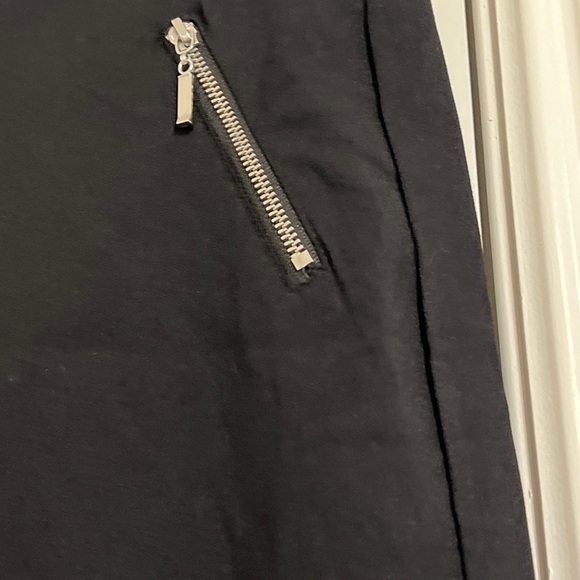 Dress Barn Roz & Ali Women's Pullon Black Pants With Side Zipper Womens Size 2 - Picture 2 of 7